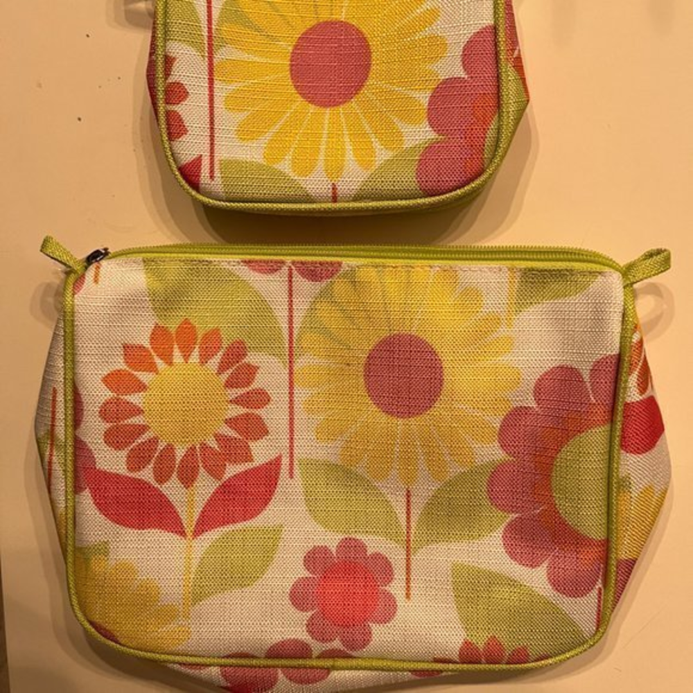Clinique Cosmetic Bags - set of 2 - new‎ (Home dec-x)